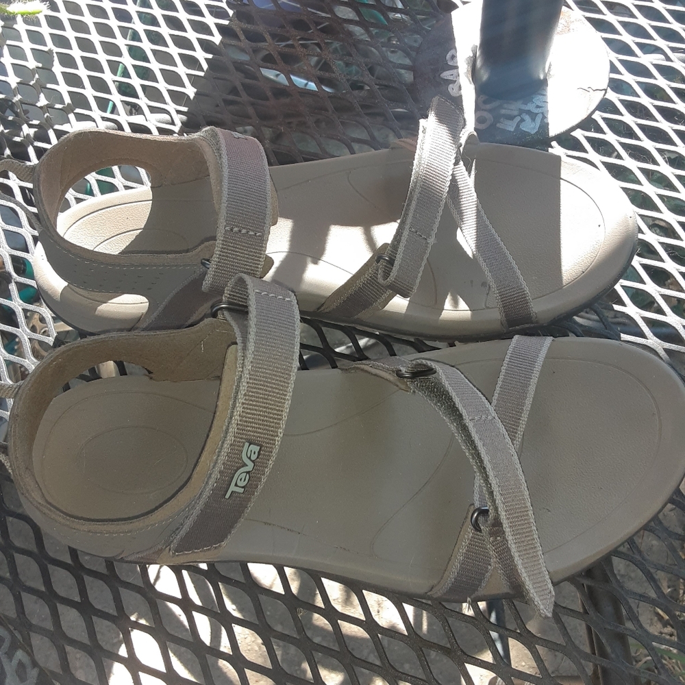 TEVA VERRA HIKING SANDALS SIZE 9